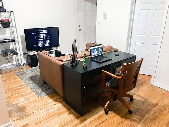 3rd image of 1937 W Armitage Ave APT 1R