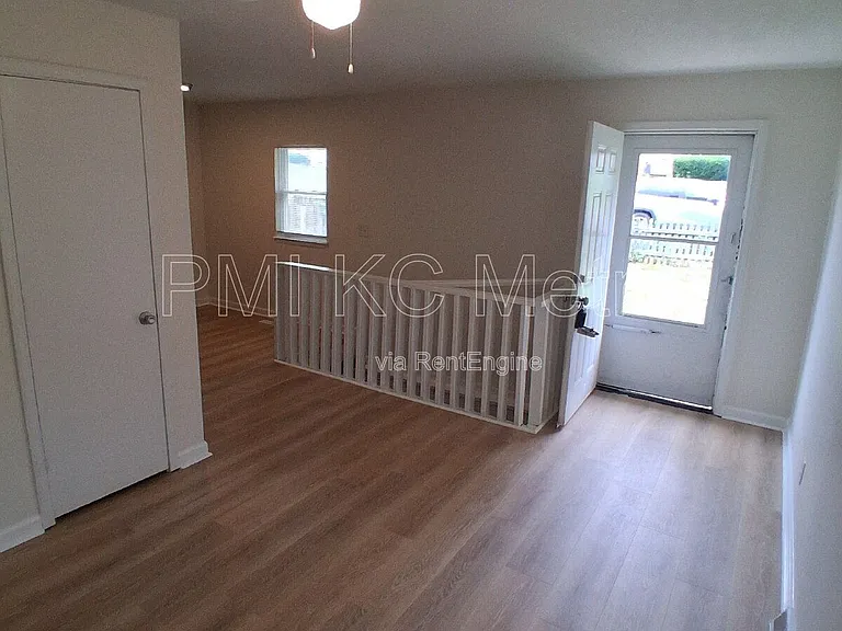 5623 NE 51st St — Photo 21