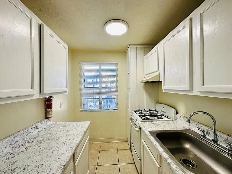Studio and 1 Bedrooms in this Stunning Community! — Photo 9