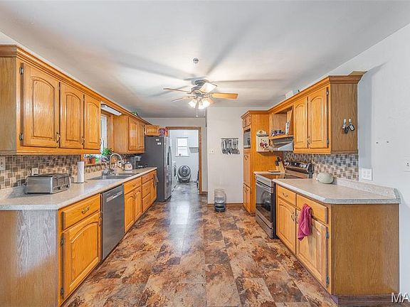 4th image of 240 County Road 553