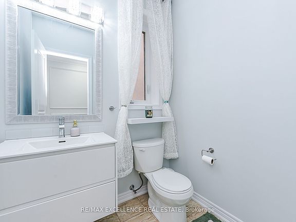 5th image of 40 Victoriaville Rd