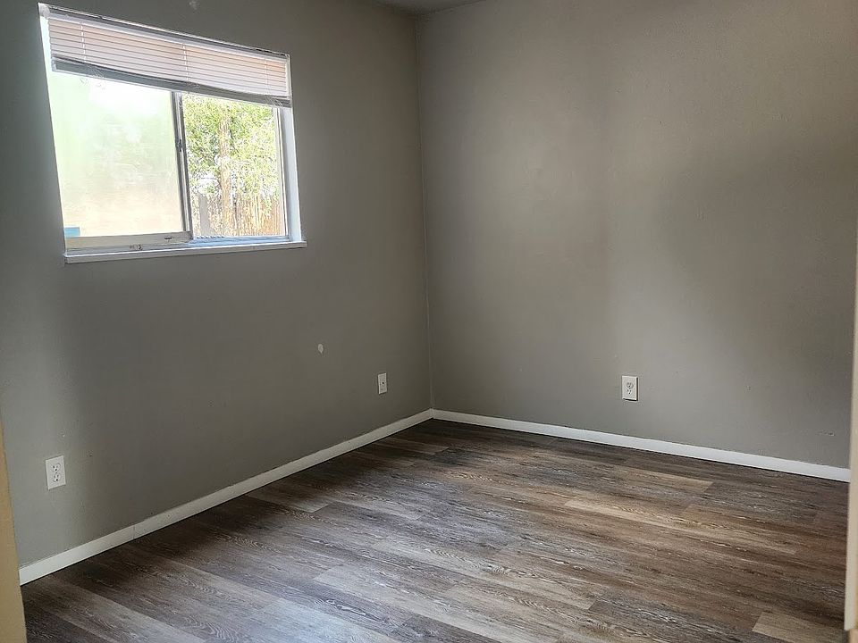1st image of 1025 Delaware Dr APT 2
