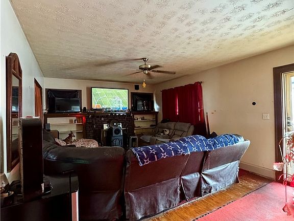 3rd image of 143 Wilson St