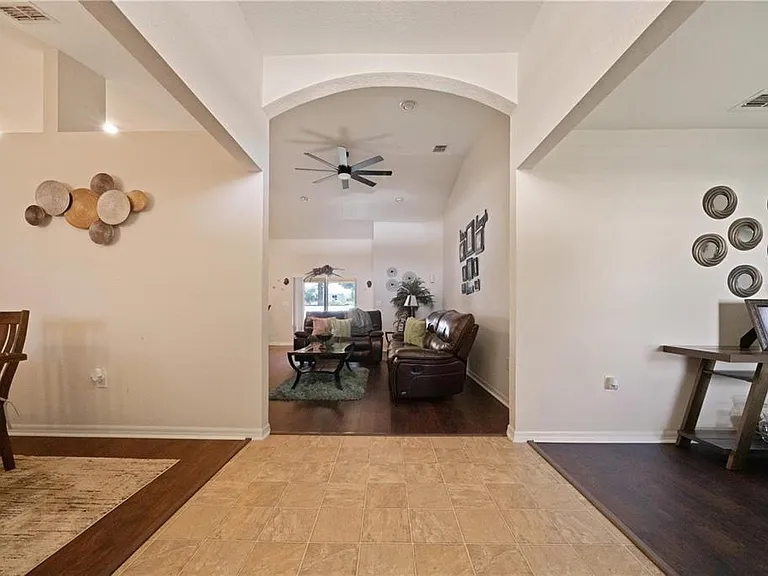6518 Crescent Loop — Photo 3