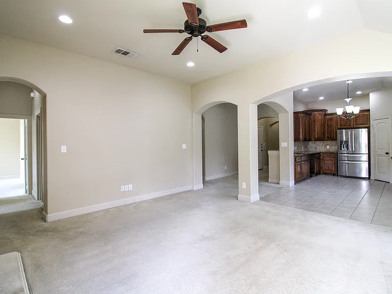 215 Wooded Creek Ave — Photo 8