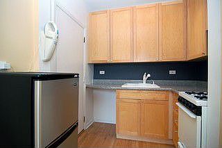 4th image of 4240 N Clarendon Ave APT 303S