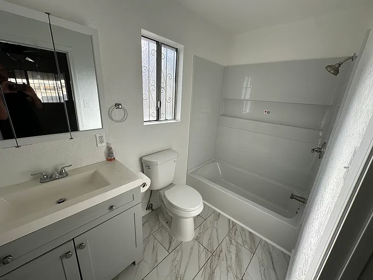 636 W Buckthorn St — Photo 8