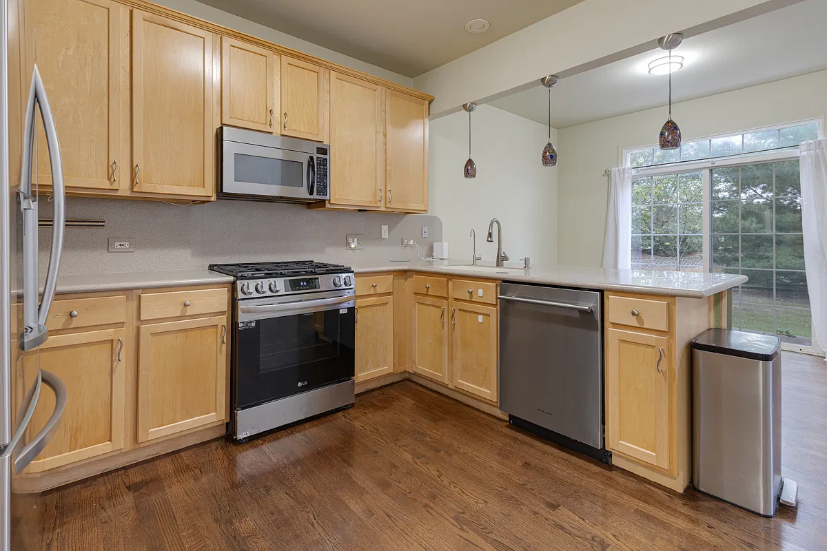 3 bed, 3.5 bath, 3183 sqft, $3,250 — Photo 4