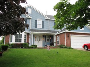 30 Larkspur Ln, Streamwood, IL 60107