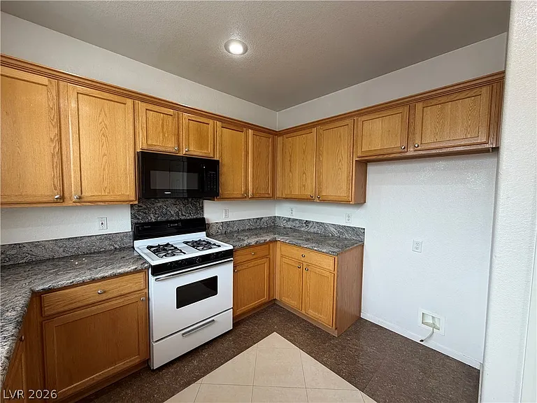10115 Capistrello Ave — Photo 6