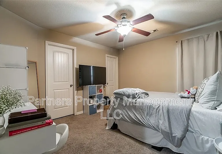 606 N Tennyson Ln — Photo 9