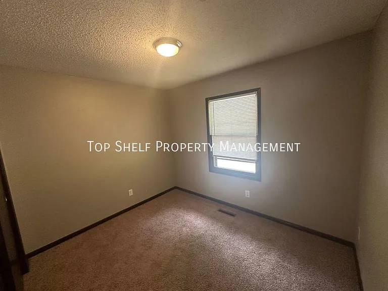 2142 SE 9th St — Photo 7