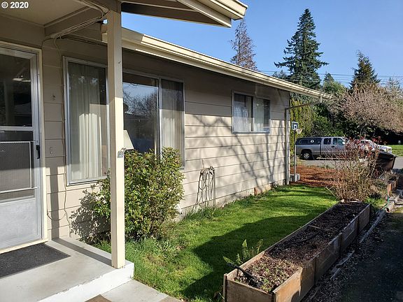 2nd image of 365 NE 10th Pl APT A