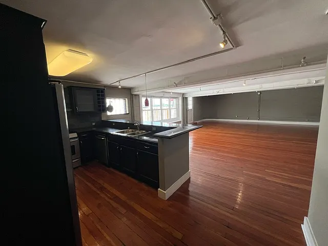 Studio, $1,050 — Photo 2