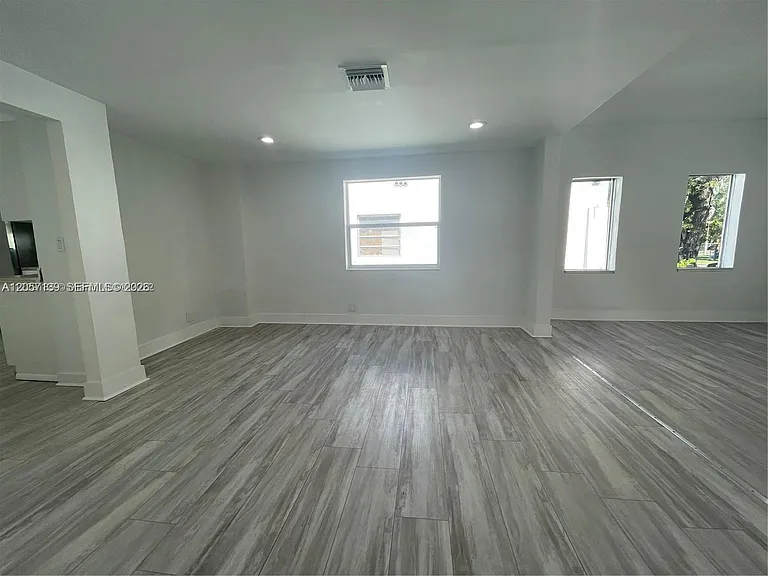 1520 SW 10th St — Photo 7