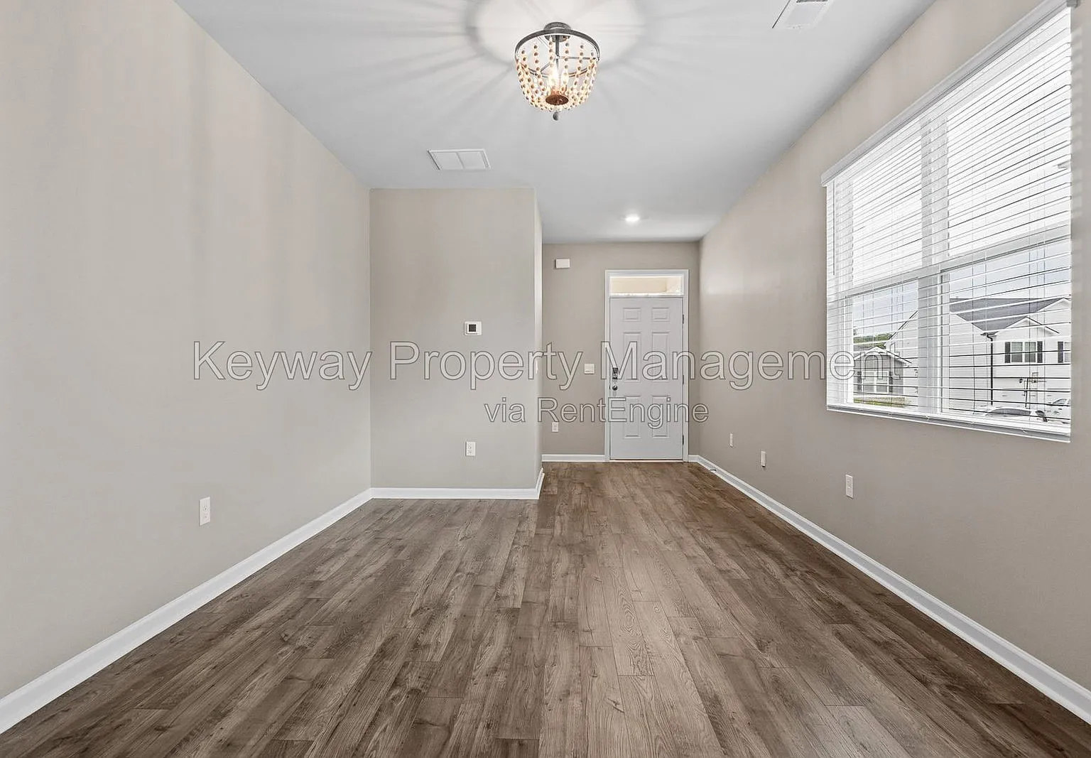 3 bed, 2.0 bath, 1459 sqft, $1,860 — Photo 3
