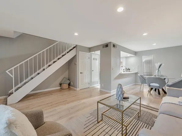 236 Red Oak Dr E APT P, Sunnyvale, CA 94086