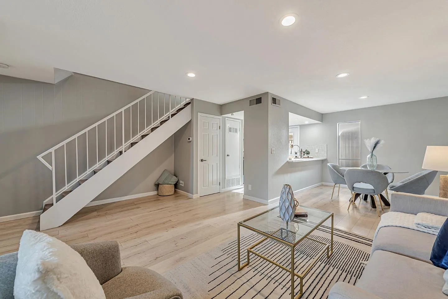 236 Red Oak Dr E APT P photo 1