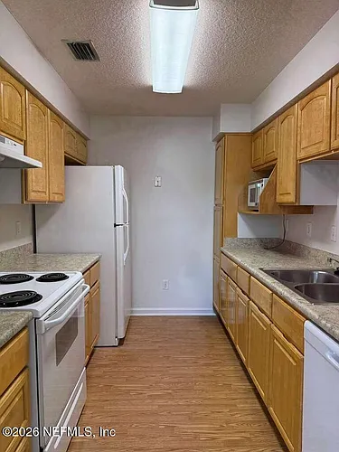 702 Meadowbrook Dr #11 Photo 1