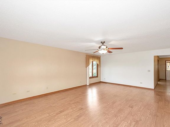 5th image of 1428 Grand Prairie Dr