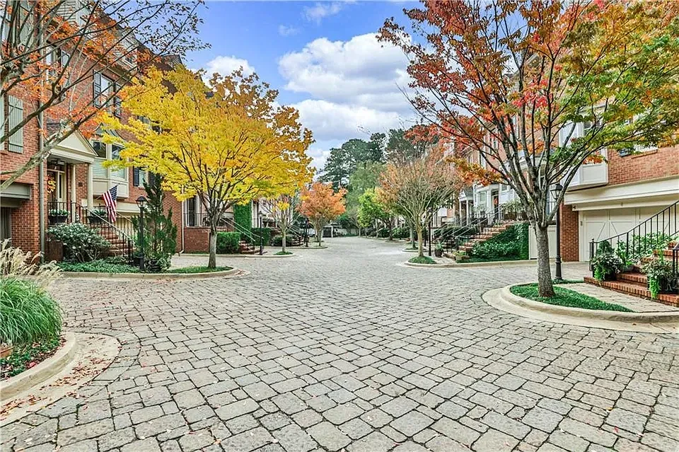 3 bed, 3.5 bath, 3088 sqft, $4,700 — Photo 2