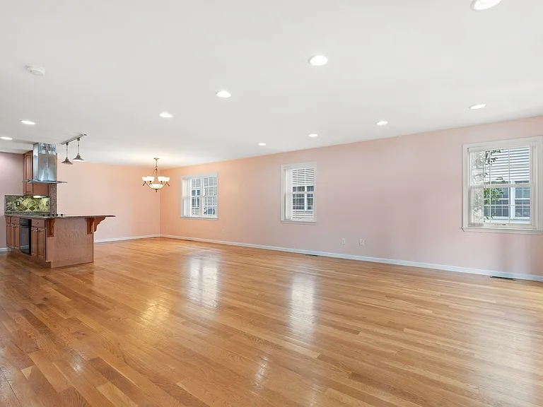13 Humphrey Ave #1 — Photo 2