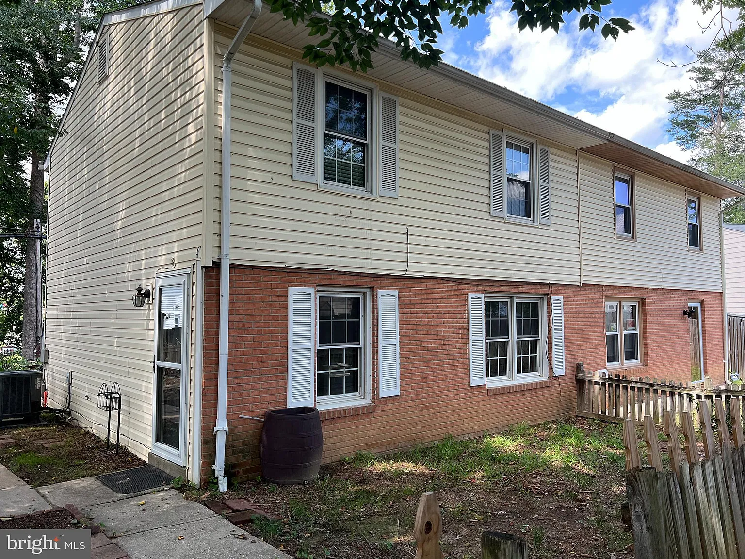 3 bed, 1.5 bath, 1152 sqft, $1,900 — Photo 1