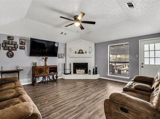 128 Ridge Crest Dr, Red Oak, TX 75154