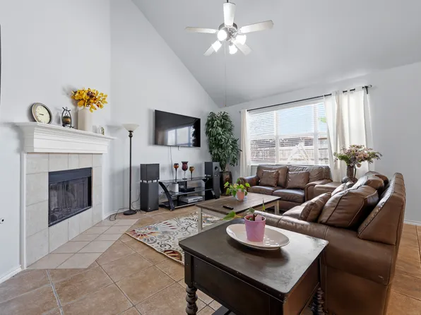 704 San Antonio Trl, Mansfield, TX 76063