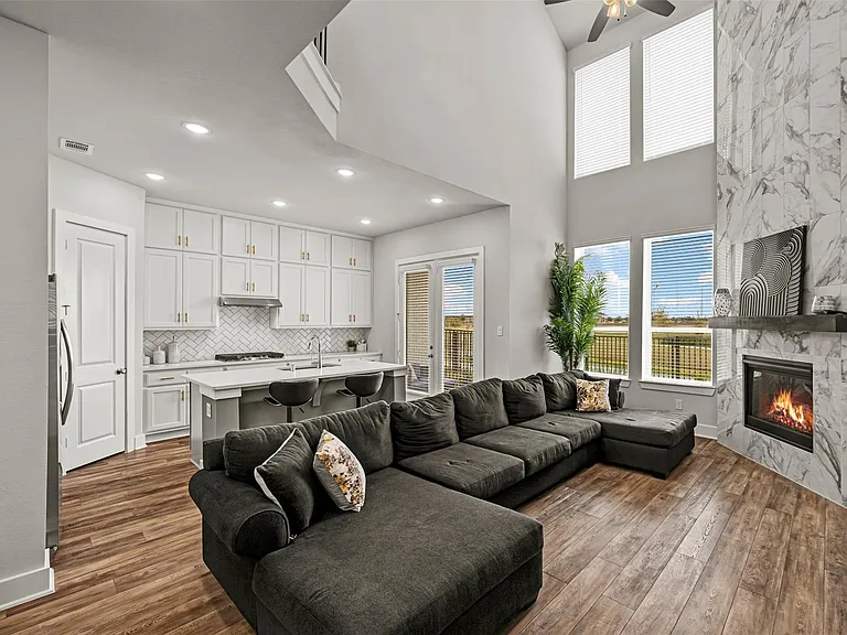 16631 Lake Austin St — Photo 11