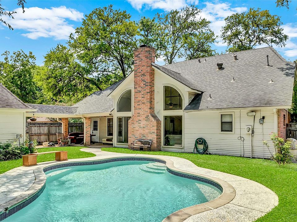 1st image of 1202 Manor Ct