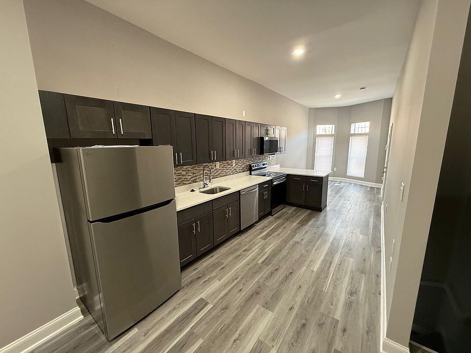 1st image of 1927 E North Ave #1
