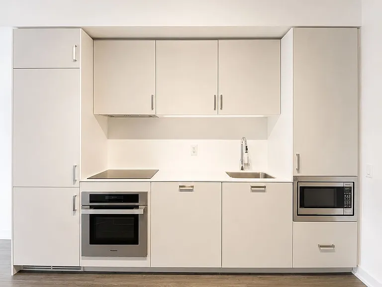 88 Queen St E #1215 — Photo 2