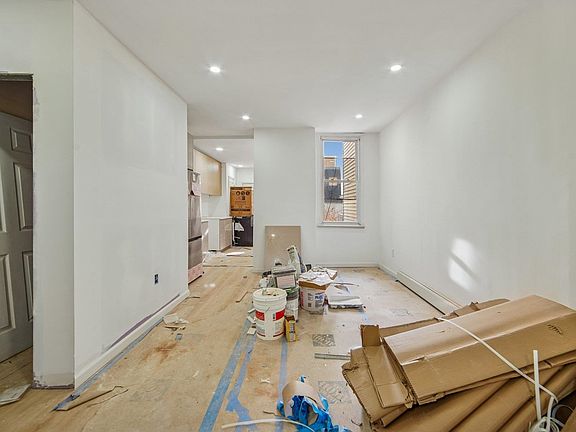 2nd image of 68 Seidler St
