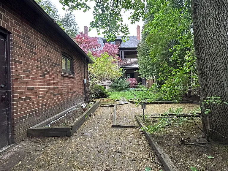 19 Glengrove Ave E #BSMT — Photo 4