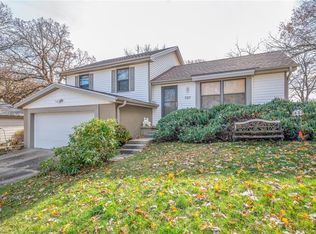 737 Heatherwood Dr, West Des Moines, IA 50265