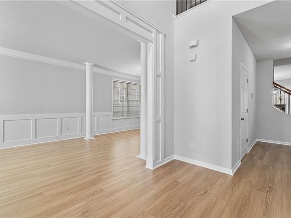2nd image of 578 Briarhurst Ct