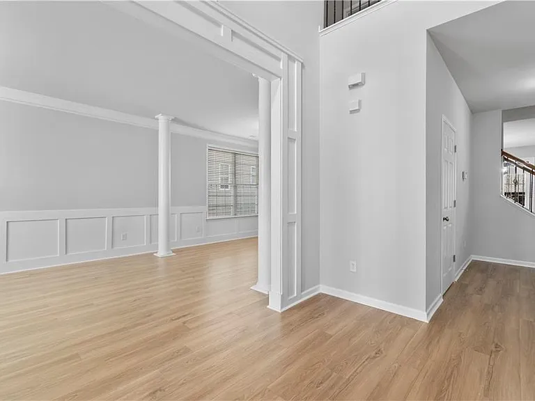 578 Briarhurst Ct — Photo 2
