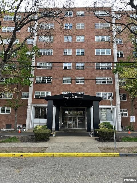 1st image of 39 E 39th #7R
