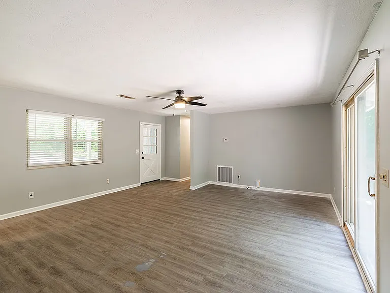 303 Brown Bridge Rd — Photo 4