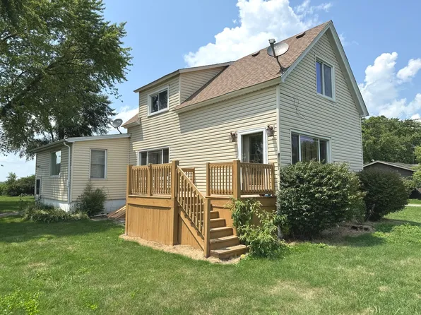 3830 S 8500 E, Saint Anne, IL 60964