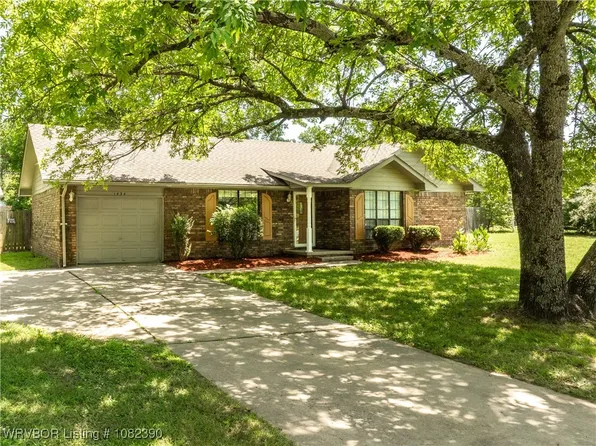 1434 Eastgate Est, Van Buren, AR 72956