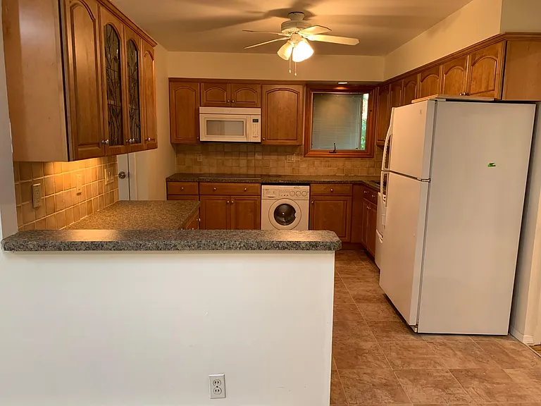 934 Oakland Ct — Photo 7