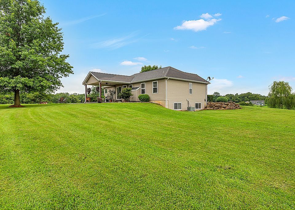 2nd image of 70 Saddlefield Ln