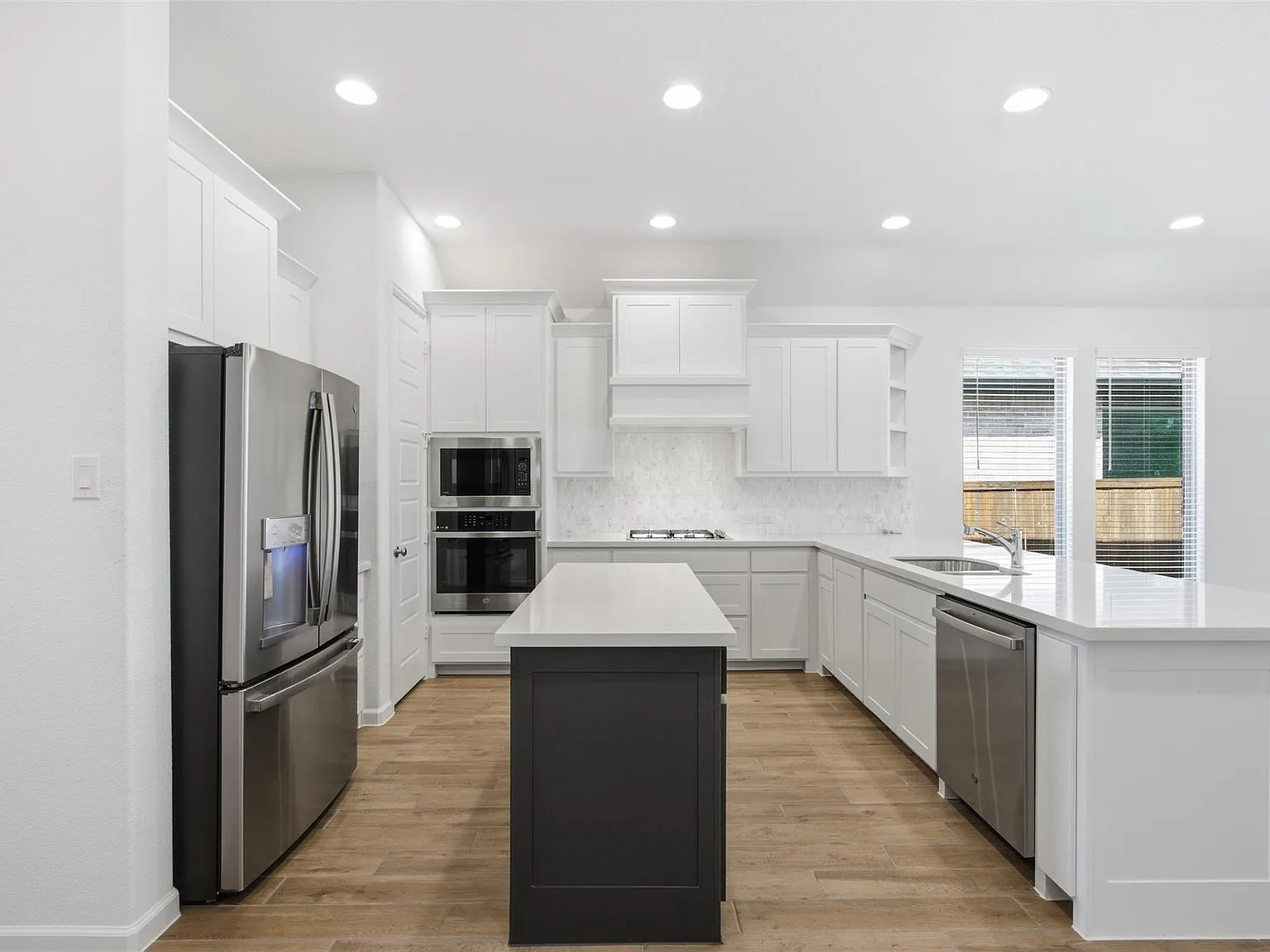 4 bed, 2034 sqft, $2,800 — Photo 3
