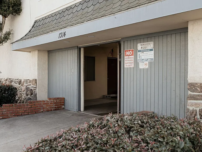 1314 Edgewood Way — Photo 3