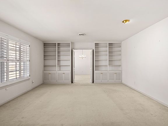 4th image of 601 Overhill Dr