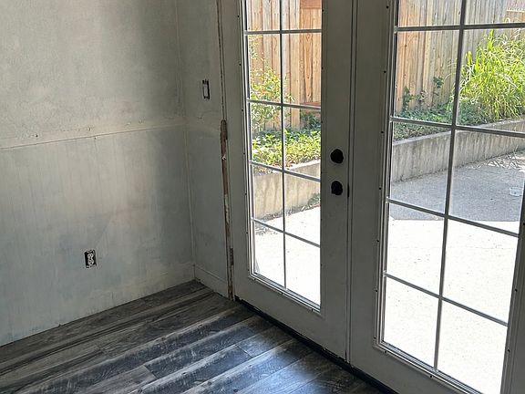 4th image of 2122 Hill Way