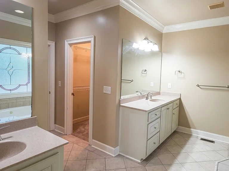 606 Lakeshore Ct — Photo 16