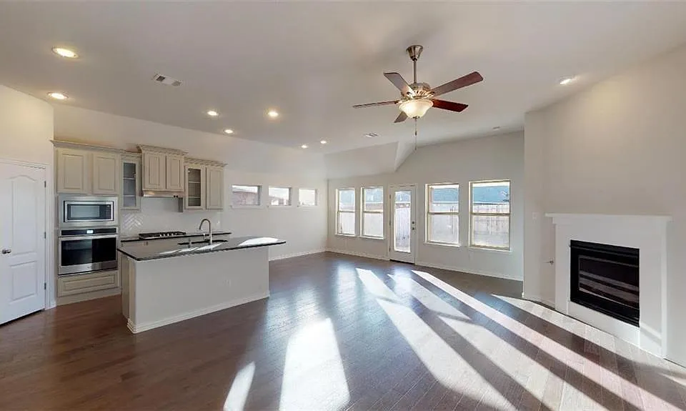 1716 Yellowthroat Dr
